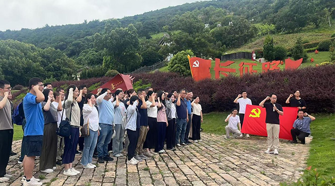 追寻双史忆初心 勇担使命赴新程  ——四党支部联合开展主题党日活动